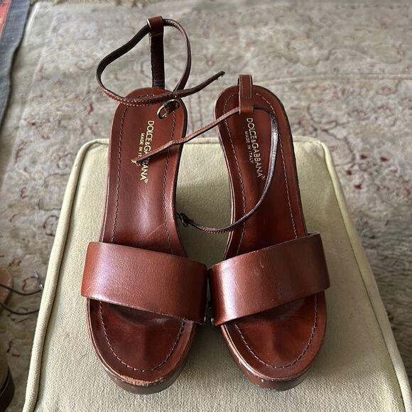 Dolce & Gabbana leather and wood strap wedges. 4” heels. - Picture 3 of 8